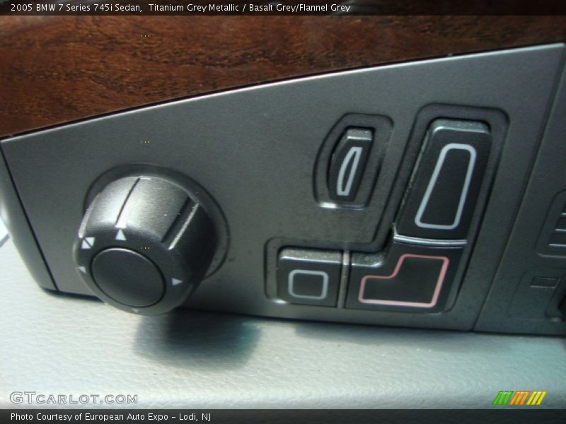 Controls of 2005 7 Series 745i Sedan