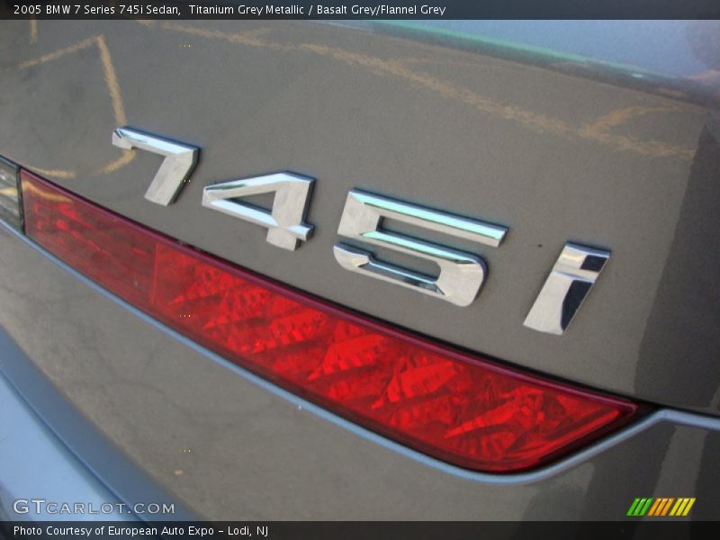  2005 7 Series 745i Sedan Logo