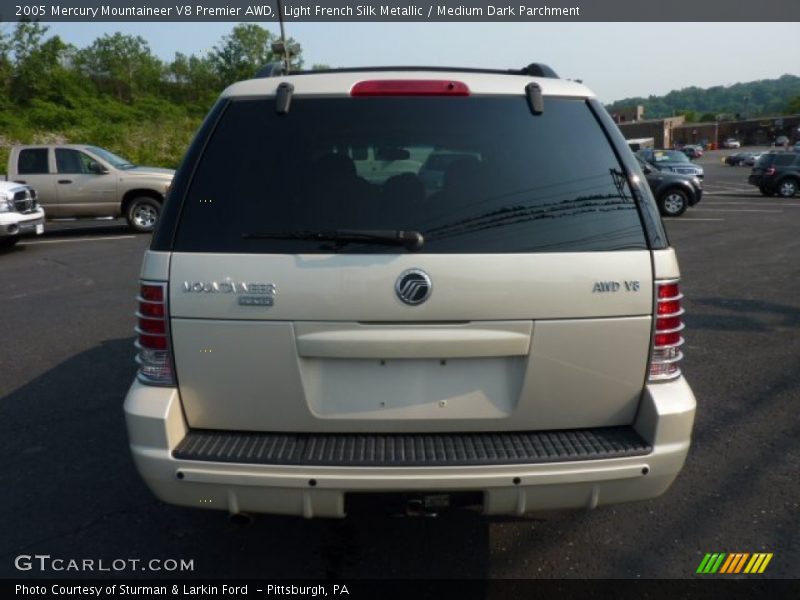 Light French Silk Metallic / Medium Dark Parchment 2005 Mercury Mountaineer V8 Premier AWD