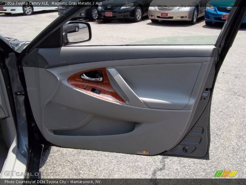 Magnetic Gray Metallic / Ash 2009 Toyota Camry XLE