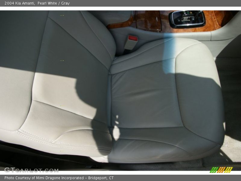 Pearl White / Gray 2004 Kia Amanti