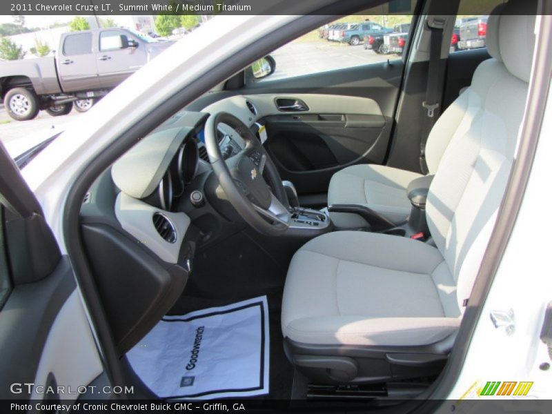 Summit White / Medium Titanium 2011 Chevrolet Cruze LT