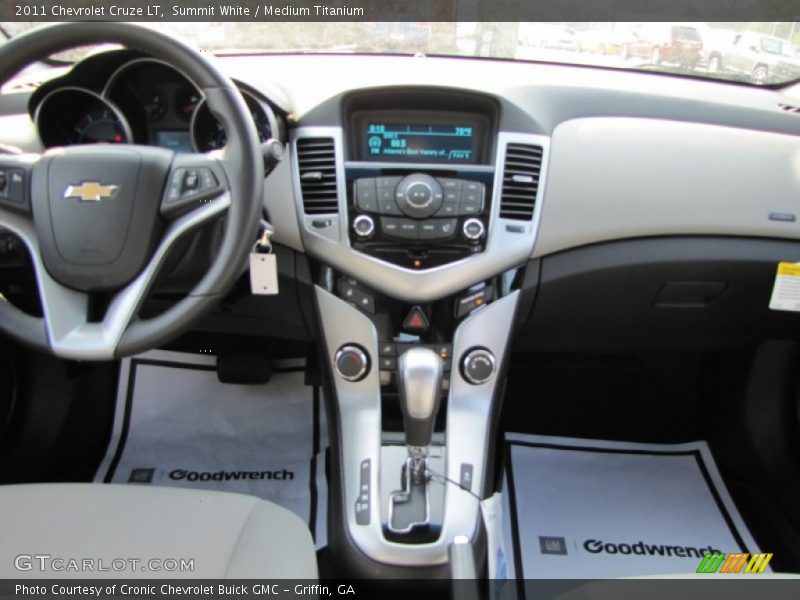Summit White / Medium Titanium 2011 Chevrolet Cruze LT