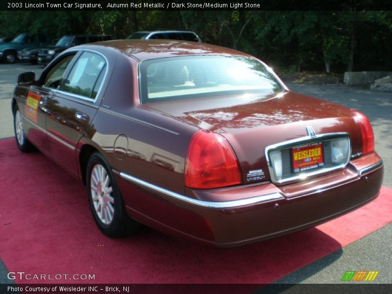 Autumn Red Metallic / Dark Stone/Medium Light Stone 2003 Lincoln Town Car Signature