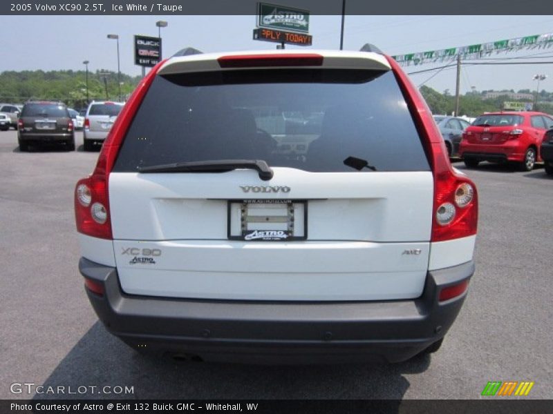 Ice White / Taupe 2005 Volvo XC90 2.5T