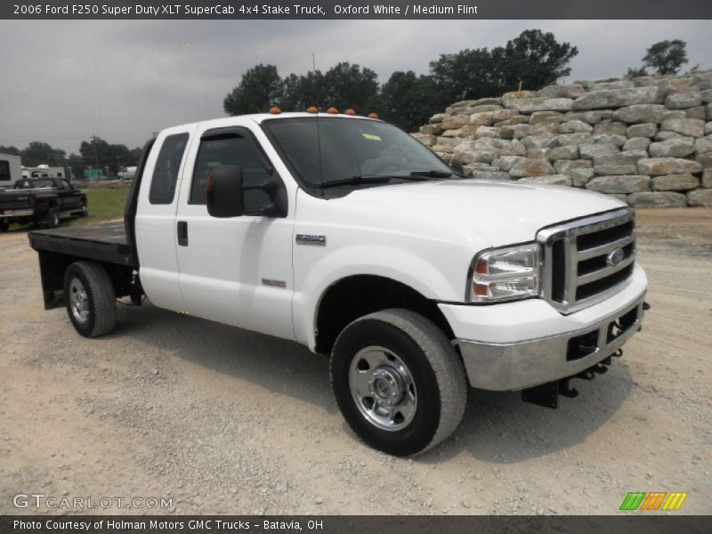 Oxford White / Medium Flint 2006 Ford F250 Super Duty XLT SuperCab 4x4 Stake Truck