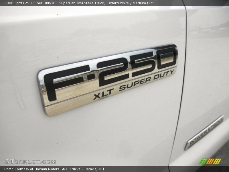 Oxford White / Medium Flint 2006 Ford F250 Super Duty XLT SuperCab 4x4 Stake Truck