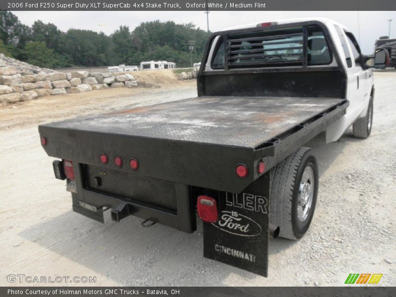 Oxford White / Medium Flint 2006 Ford F250 Super Duty XLT SuperCab 4x4 Stake Truck