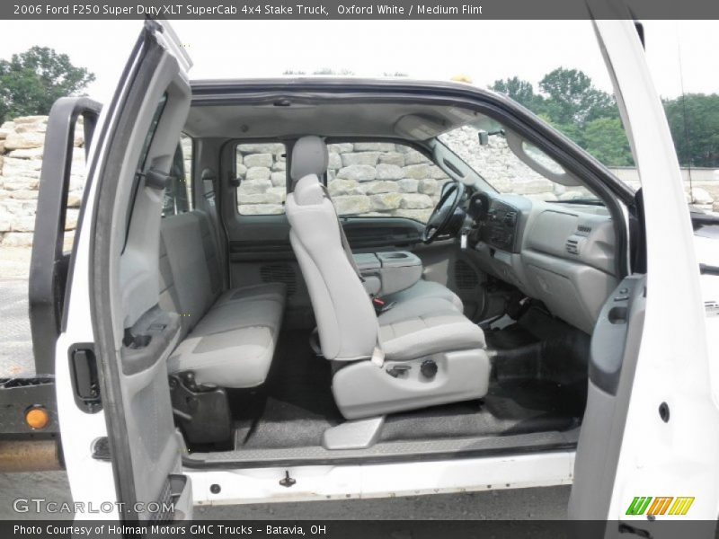 Oxford White / Medium Flint 2006 Ford F250 Super Duty XLT SuperCab 4x4 Stake Truck