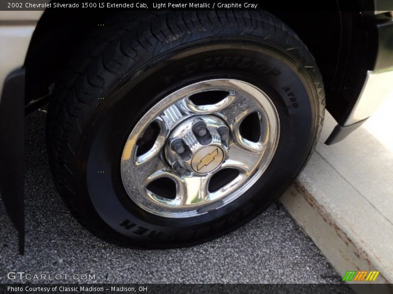 Light Pewter Metallic / Graphite Gray 2002 Chevrolet Silverado 1500 LS Extended Cab