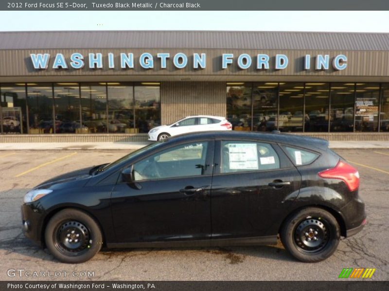 Tuxedo Black Metallic / Charcoal Black 2012 Ford Focus SE 5-Door