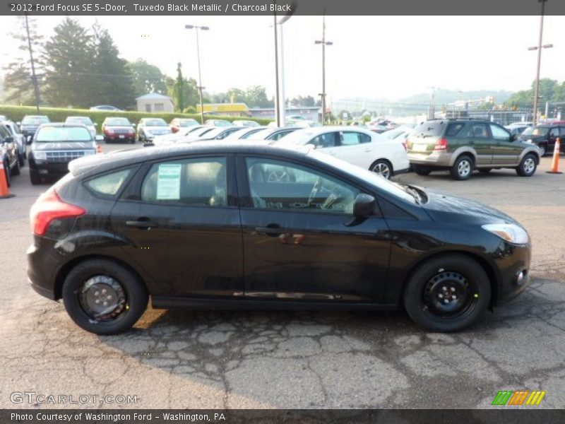 Tuxedo Black Metallic / Charcoal Black 2012 Ford Focus SE 5-Door