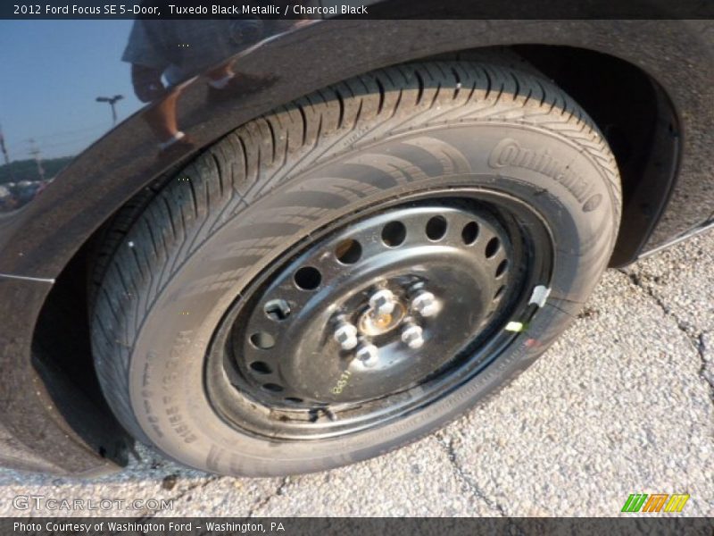 Tuxedo Black Metallic / Charcoal Black 2012 Ford Focus SE 5-Door