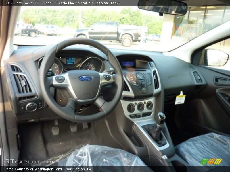 Tuxedo Black Metallic / Charcoal Black 2012 Ford Focus SE 5-Door
