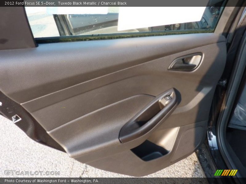 Tuxedo Black Metallic / Charcoal Black 2012 Ford Focus SE 5-Door
