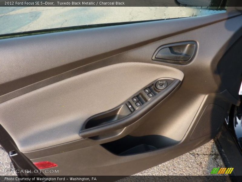 Tuxedo Black Metallic / Charcoal Black 2012 Ford Focus SE 5-Door