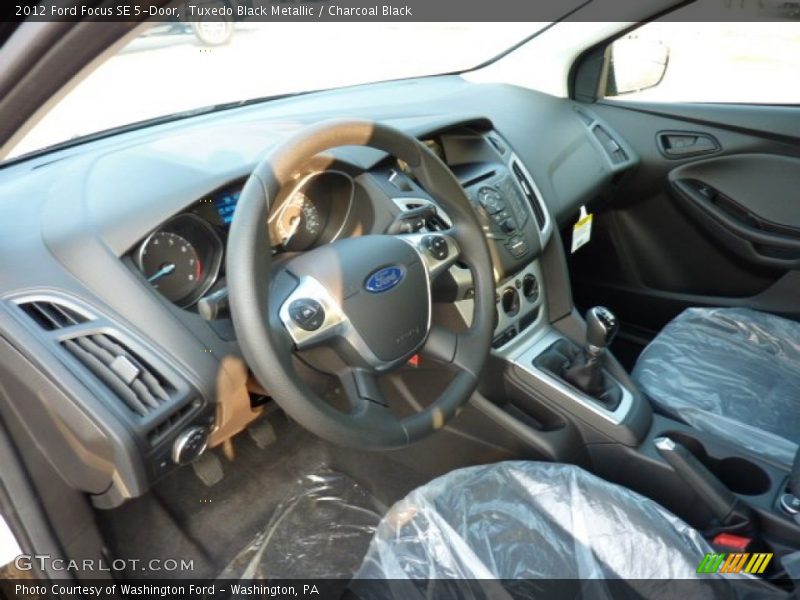 Tuxedo Black Metallic / Charcoal Black 2012 Ford Focus SE 5-Door