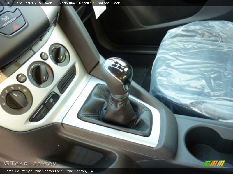 Tuxedo Black Metallic / Charcoal Black 2012 Ford Focus SE 5-Door