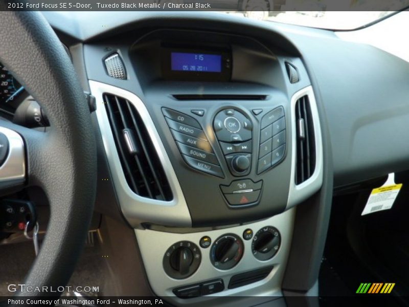 Tuxedo Black Metallic / Charcoal Black 2012 Ford Focus SE 5-Door