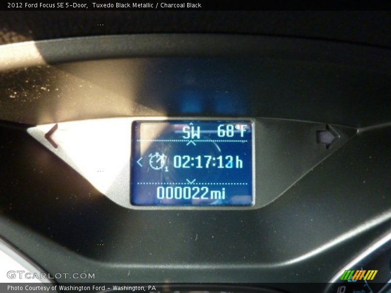 Tuxedo Black Metallic / Charcoal Black 2012 Ford Focus SE 5-Door