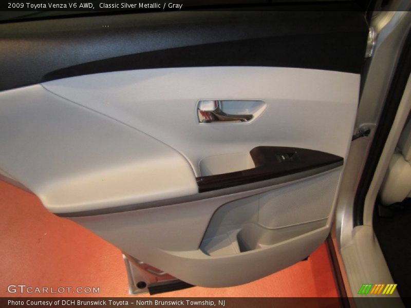 Classic Silver Metallic / Gray 2009 Toyota Venza V6 AWD