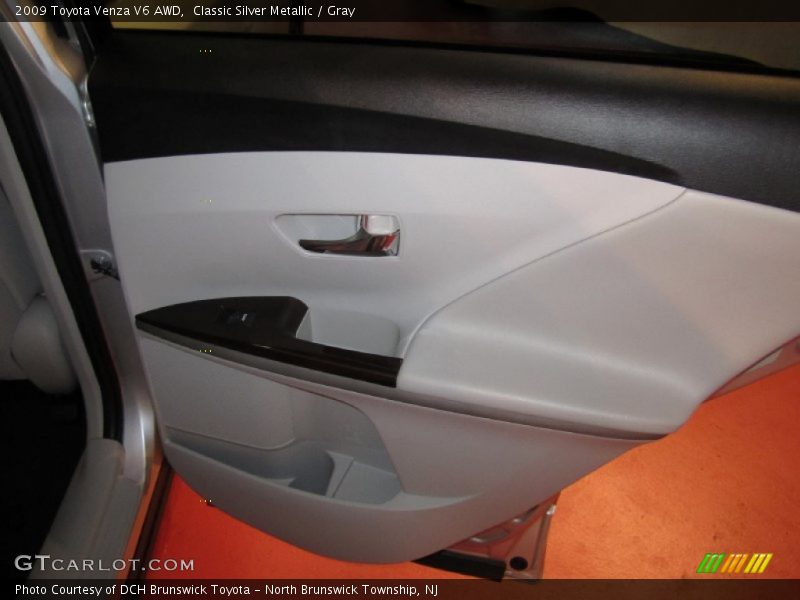 Classic Silver Metallic / Gray 2009 Toyota Venza V6 AWD