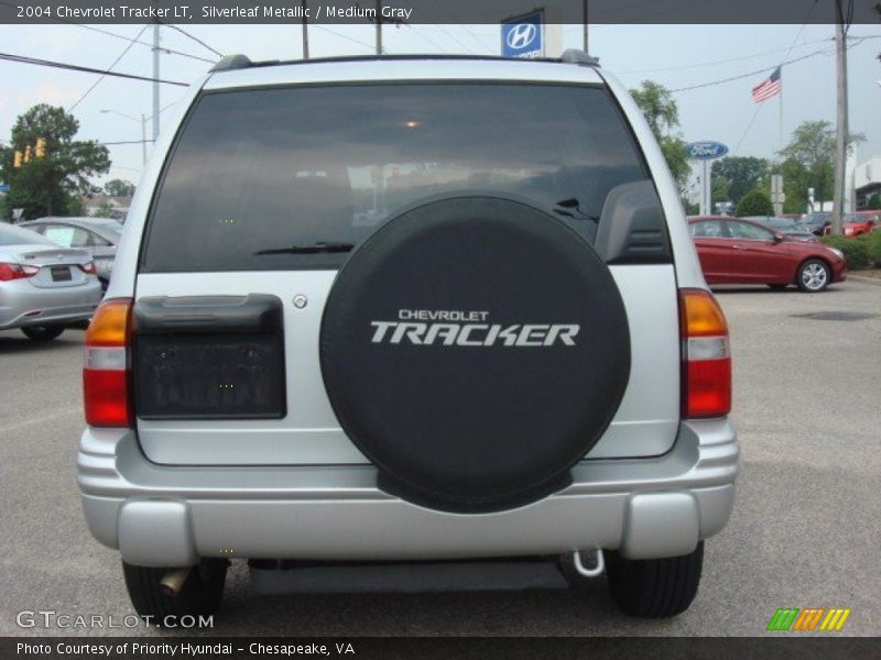 Silverleaf Metallic / Medium Gray 2004 Chevrolet Tracker LT