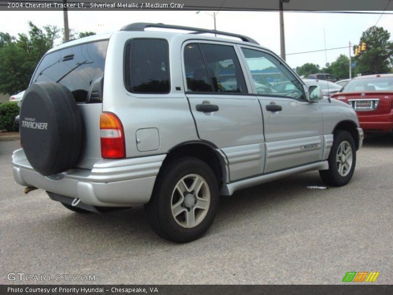 Silverleaf Metallic / Medium Gray 2004 Chevrolet Tracker LT