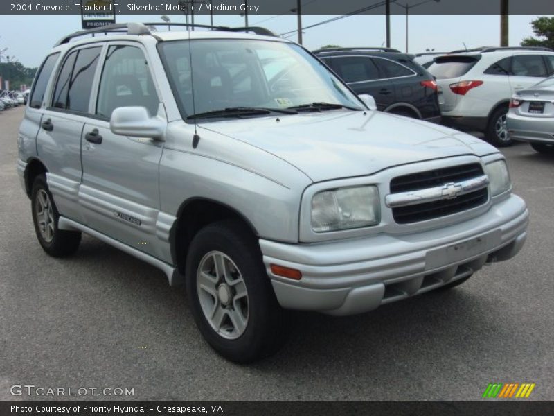 Silverleaf Metallic / Medium Gray 2004 Chevrolet Tracker LT