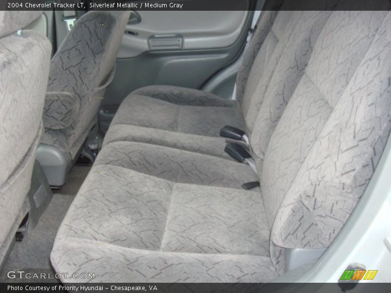 Silverleaf Metallic / Medium Gray 2004 Chevrolet Tracker LT