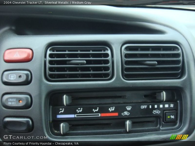 Silverleaf Metallic / Medium Gray 2004 Chevrolet Tracker LT