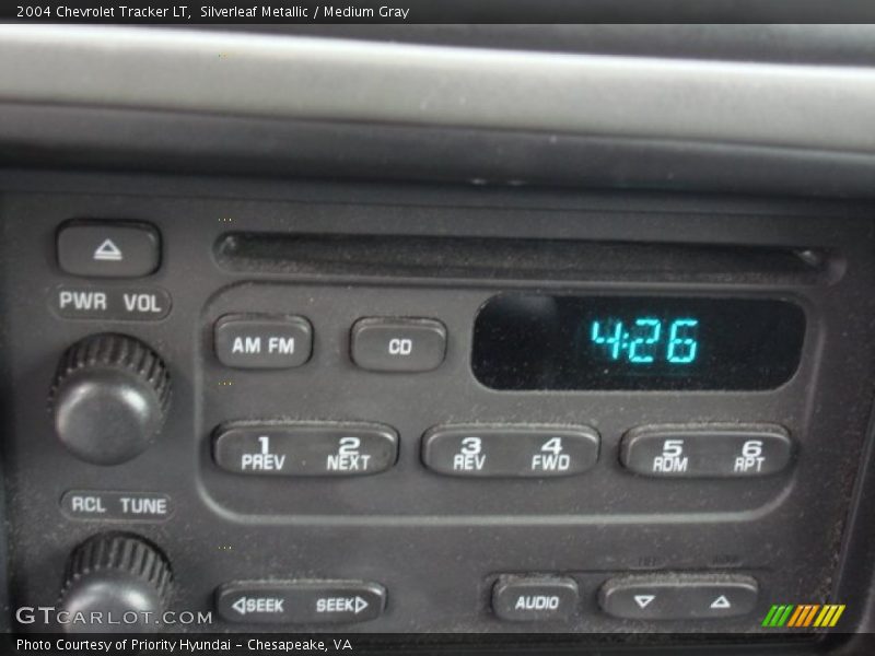 Silverleaf Metallic / Medium Gray 2004 Chevrolet Tracker LT
