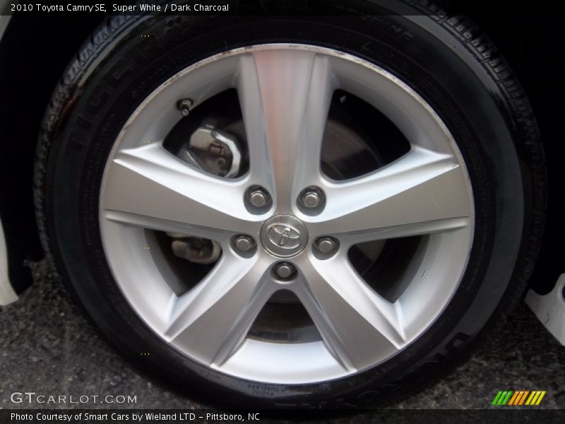 Super White / Dark Charcoal 2010 Toyota Camry SE