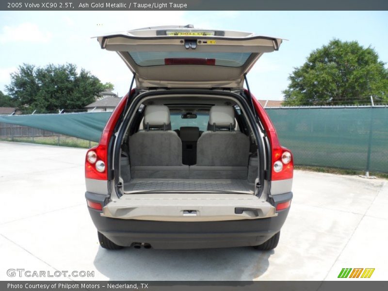  2005 XC90 2.5T Trunk