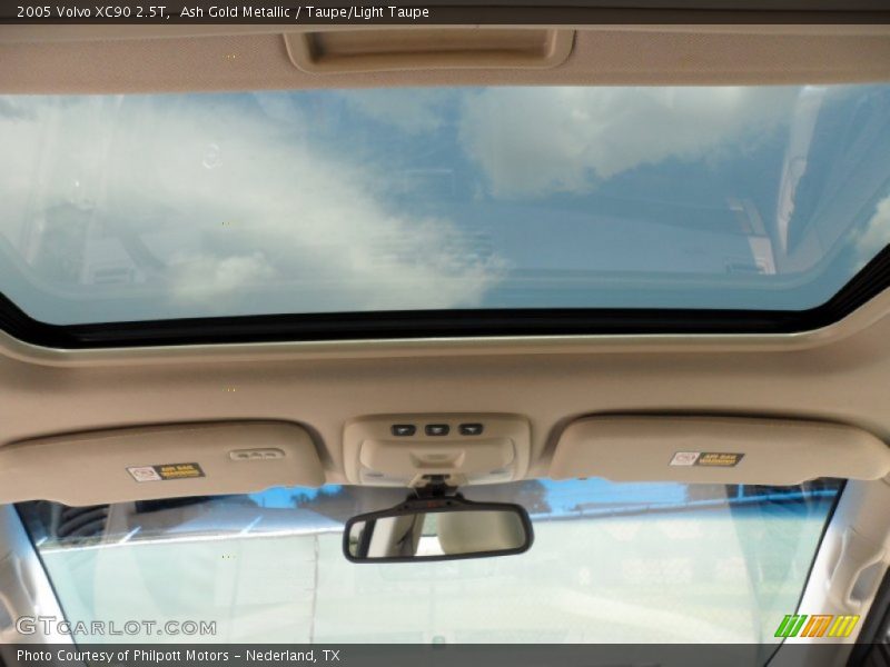 Sunroof of 2005 XC90 2.5T