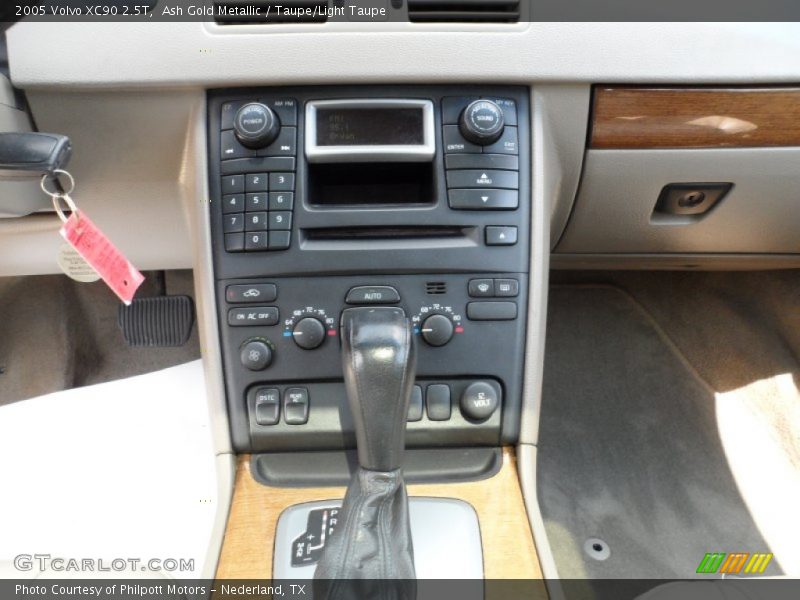 Controls of 2005 XC90 2.5T