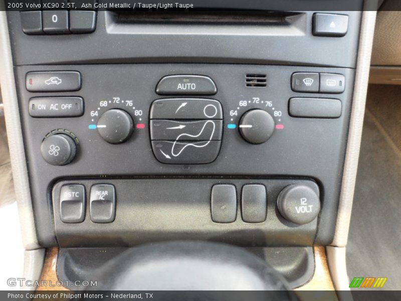 Controls of 2005 XC90 2.5T