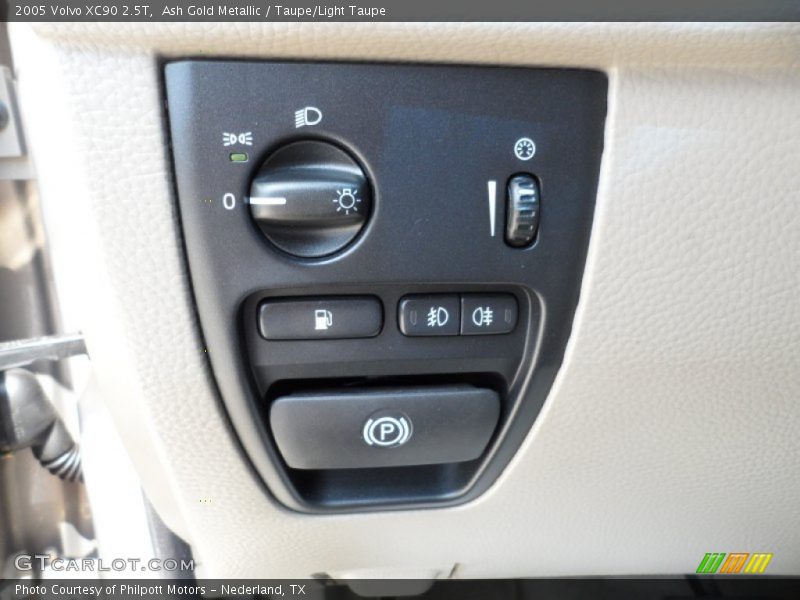 Controls of 2005 XC90 2.5T