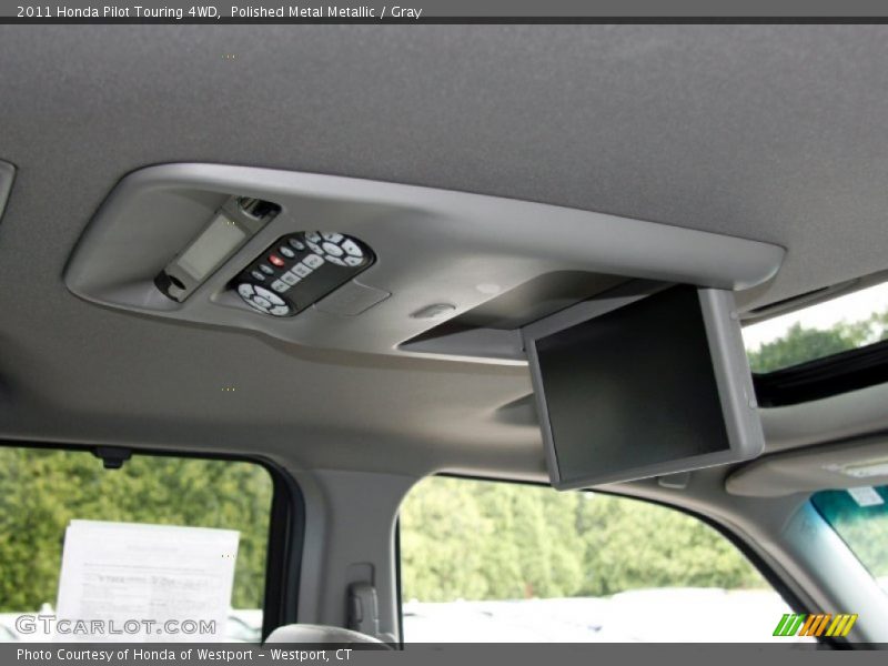 Controls of 2011 Pilot Touring 4WD