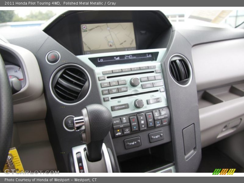Controls of 2011 Pilot Touring 4WD