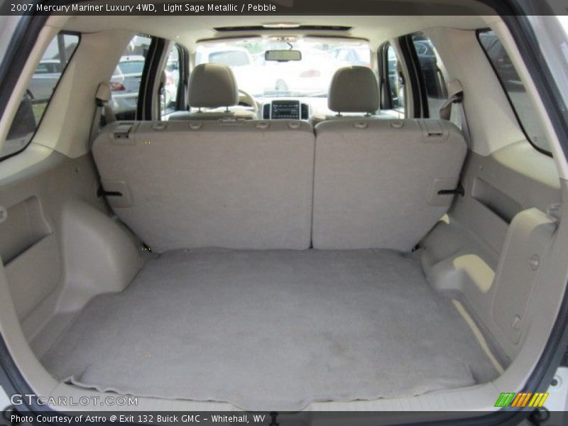  2007 Mariner Luxury 4WD Trunk
