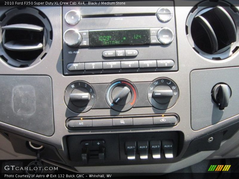 Controls of 2010 F350 Super Duty XL Crew Cab 4x4