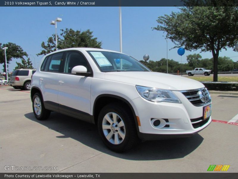 Front 3/4 View of 2010 Tiguan S