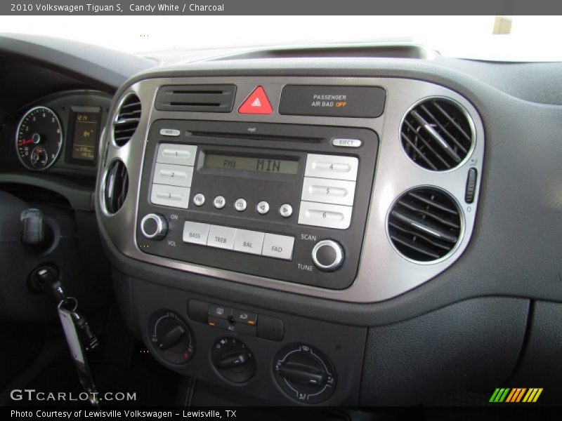 Controls of 2010 Tiguan S