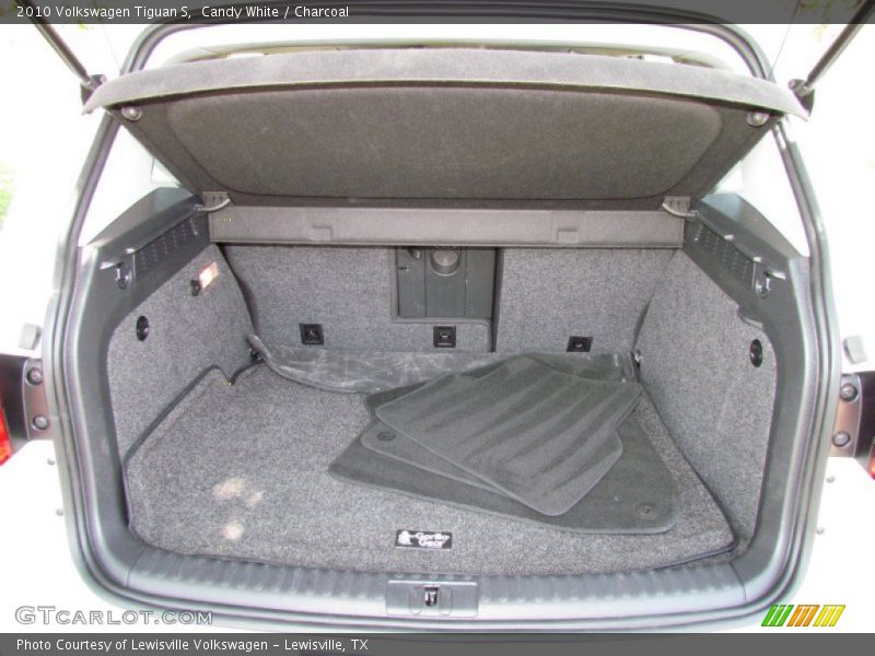  2010 Tiguan S Trunk