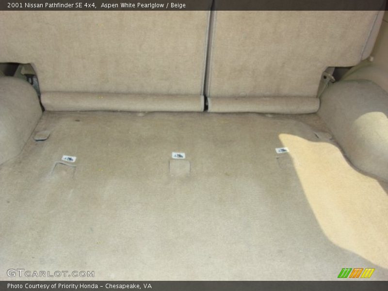 Aspen White Pearlglow / Beige 2001 Nissan Pathfinder SE 4x4