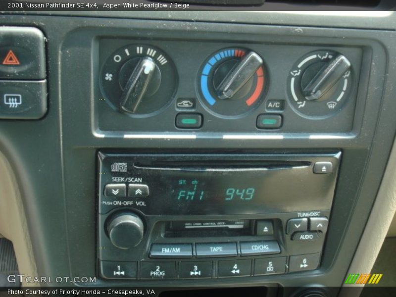 Aspen White Pearlglow / Beige 2001 Nissan Pathfinder SE 4x4