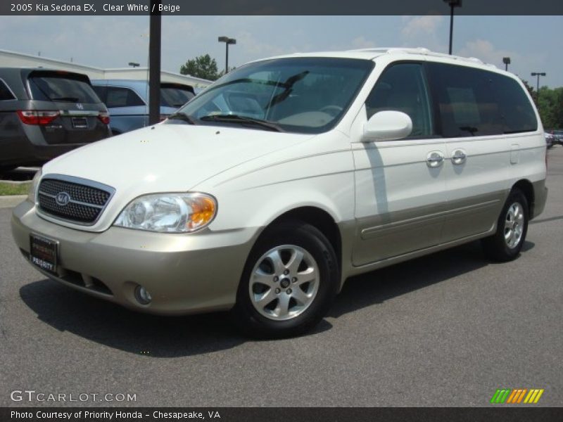 Clear White / Beige 2005 Kia Sedona EX