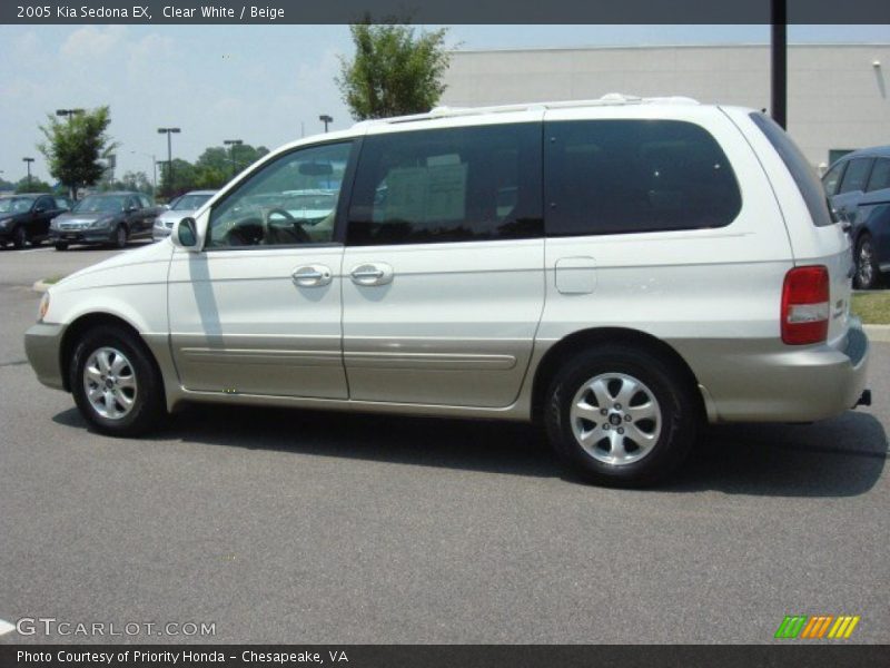 Clear White / Beige 2005 Kia Sedona EX