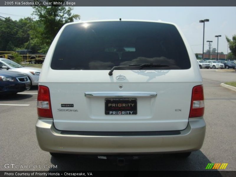 Clear White / Beige 2005 Kia Sedona EX
